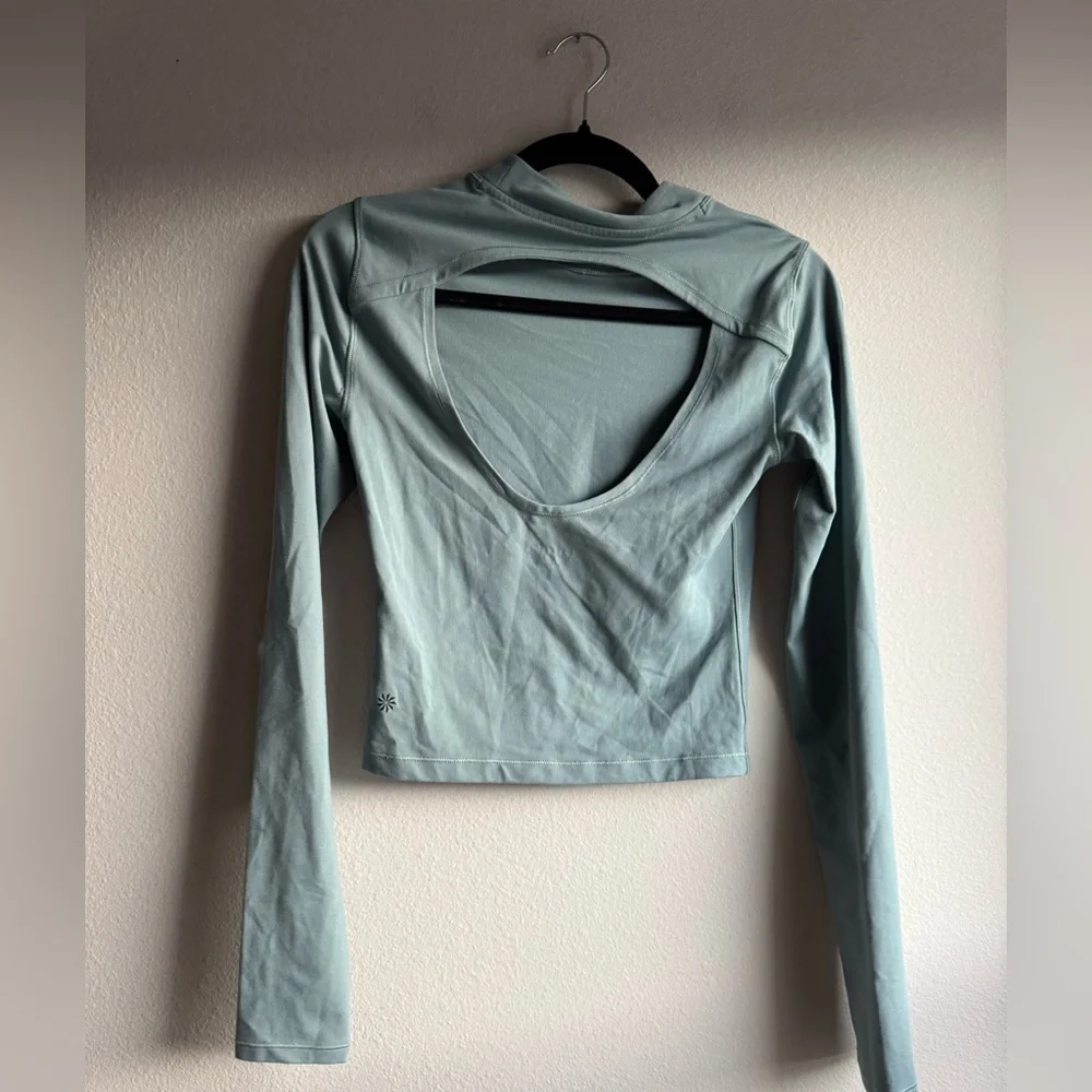 Athleta Green Long Sleeve Back Cut Out Workout Top size XS - Picture 2 of 4